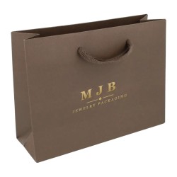Bolsa de regalo de papel eco marrón con asa de cordón, vista en ángulo - BPE200M 200 x 150 x 70 mm