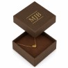 Caja SAV3 cerrada, con el logotipo dorado personalizable en la tapa