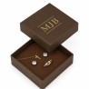 Caja SAV5 cerrada, con el logotipo dorado personalizable en la tapa