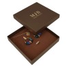 Caja SAV11 cerrada, con el logotipo dorado personalizable en la tapa