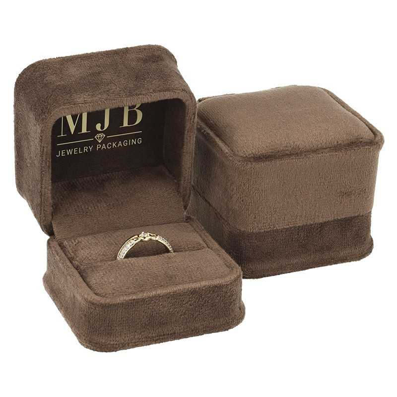 Views of the brown velvet jewellery box for Rings CHA1S-M, 58x58x49 mm, gold MJB logo inside the lid
