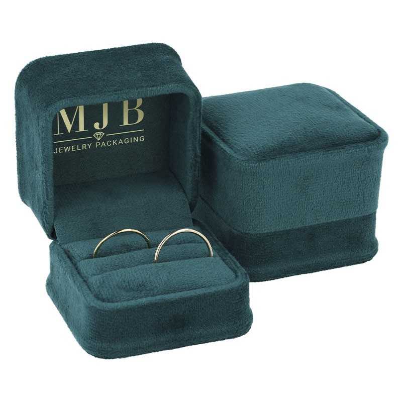 Dos vistas del estuche para Alianzas CHA1A-V en terciopelo verde con el logotipo dorado MJB en la tapa