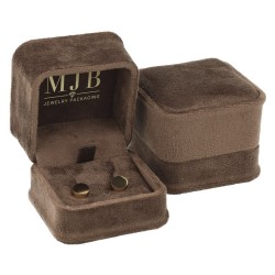 Écrin pour boucles d'oreilles CHA1P-M en velours marron : vue de l'écrin ouvert, logo doré MJB dans le couvercle