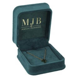 Écrin CHA2C-V ouvert avec un pendentif sur chaîne, intérieur velours vert bouteille et logo doré MJB