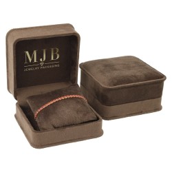 Samt-Etui für Armreifen in Braun, zwei Ansichten, innen goldene MJB-Prägung im Deckel, 94x95x53 mm - CHA3CJ-M