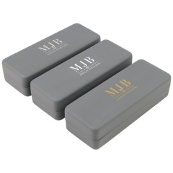 Estuche rígido grande para gafas gris 167×64×42 mm - GAF3R-G con el logotipo MJB estampado, vista 4