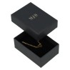 Caja para Pendientes 50×70×25 mm - WAS4-N, color negro, abierta con una joya, logotipo dorado MyJewelBoxes