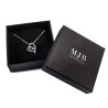 Hangerdoosje 85×85×32 mm - WAS5-N, zwart, open met een sieraad, zilverkleurig MyJewelBoxes-logo