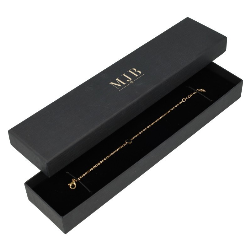 Caja para Pulsera 233×53×27 mm - WAS6-N, color negro, abierta con una joya, logotipo dorado MyJewelBoxes