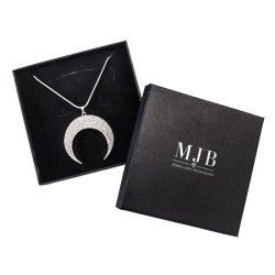 Collierdoosje 120×120×32 mm - WAS9-N, zwart, open met een sieraad, zilverkleurig MyJewelBoxes-logo