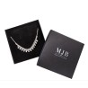 Caja para Collar Grande 167×167×32 mm - WAS11-N, color negro, abierta con una joya, logotipo plateado MyJewelBoxes