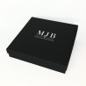 Caja para Collar Maxi 200×200×40 mm - WAS14-N, color negro, cerrada, logotipo plateado MyJewelBoxes