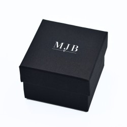 Caja para Anillo Grande 65×65×45 mm - WAS12-N, color negro, cerrada, logotipo plateado MyJewelBoxes