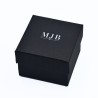 Caja para Anillo Grande 65×65×45 mm - WAS12-N, color negro, cerrada, logotipo plateado MyJewelBoxes