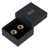 Oorbellendoosje 50×50×23 mm - WAS0-N, zwart, open met een sieraad, goudkleurig MyJewelBoxes-logo