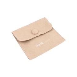 Pochon en microfibre à bouton nude avec logo MyJewelBoxes, fermé - MF2-NU 79×79 mm