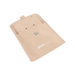 Bolsa de microfibra con botón nude abierta con el taco para pendientes y colgante dentro - MF2-NU-TMF1