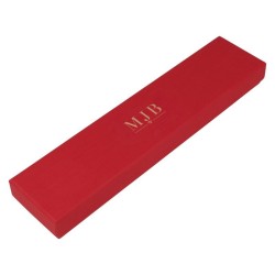 Armbanddoosje 233×53×27 mm - WAS6-R, rood, gesloten, goudkleurig MyJewelBoxes-logo