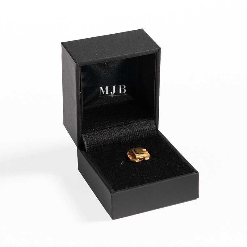 Écrin en similicuir noir pour pin's avec logo argenté MyJewelBoxes, ouvert - MIS2PI 47×52×40 mm