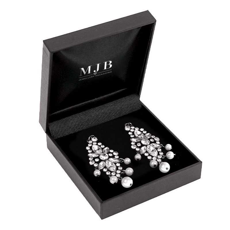 Écrin en similicuir noir pour boucles d'oreilles avec logo argenté MyJewelBoxes, ouvert - MIS4P 87×91×30 mm