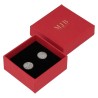 Oorbellendoosje 50×50×23 mm - WAS0-R, rood, open met een sieraad, goudkleurig MyJewelBoxes-logo