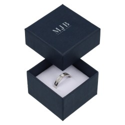 Caja para Anillo 51×51×33 mm - WAS2-A, color azul, abierta con una joya, logotipo plateado MyJewelBoxes