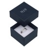 Caja para Anillo 51×51×33 mm - WAS2-A, color azul, abierta con una joya, logotipo plateado MyJewelBoxes