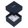Caja para Anillo 51×51×33 mm - WAS2-A, color azul, abierta con una joya, logotipo plateado MyJewelBoxes