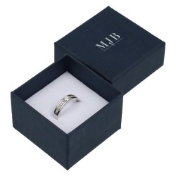 Caja para Anillo 51×51×33 mm - WAS2-A, color azul, abierta con una joya, logotipo plateado MyJewelBoxes