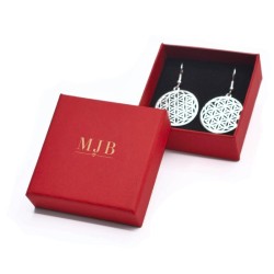 Caja para Pendientes 65×65×29 mm - WAS3-R, color rojo, abierta con una joya, logotipo dorado MyJewelBoxes