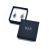 Caja para Pendientes 65×65×29 mm - WAS3-A, color azul, abierta con una joya, logotipo plateado MyJewelBoxes