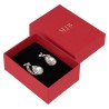 Oorbellendoosje 50×70×25 mm - WAS4-R, rood, open met een sieraad, goudkleurig MyJewelBoxes-logo