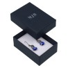 Oorbellendoosje 50×70×25 mm - WAS4-A, blauw, open met een sieraad, zilverkleurig MyJewelBoxes-logo