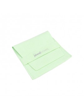 Bolsita para joyas de microfibra color menta con logo y cierre seguro, ideal para colgantes o pulseras