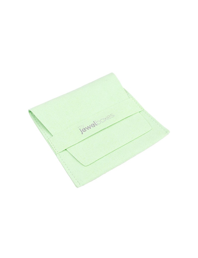 Bolsita para joyas de microfibra color menta con logo y cierre seguro, ideal para colgantes o pulseras