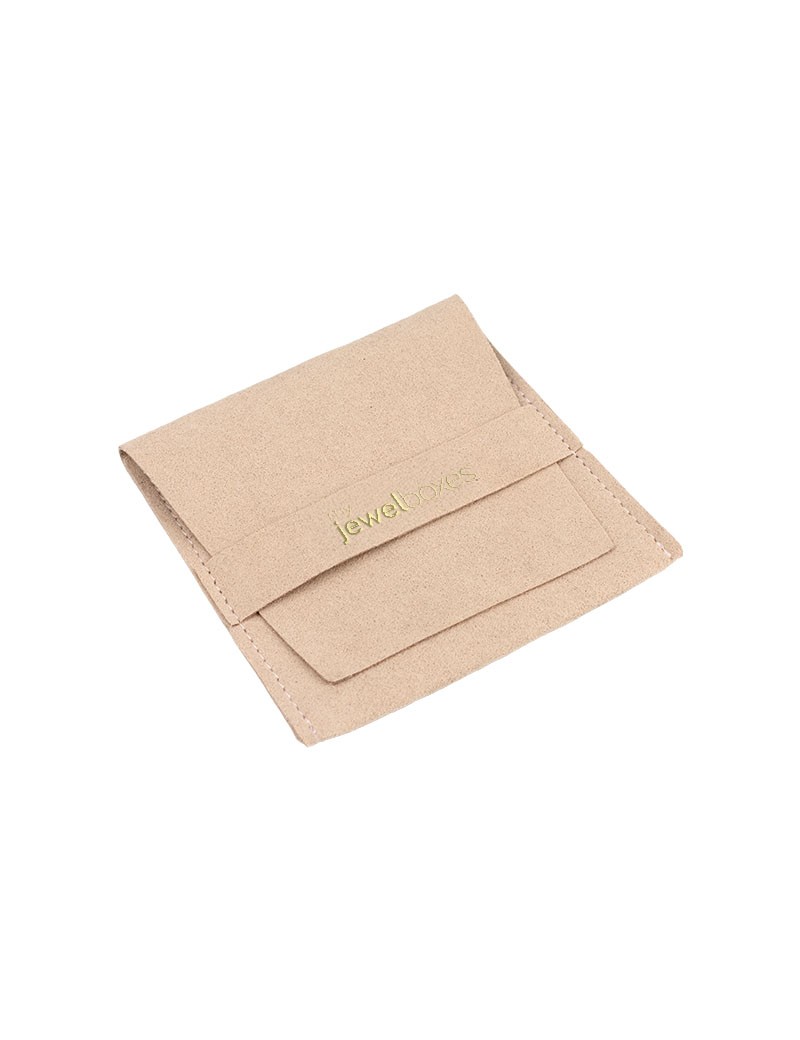 Bolsita para joyas de microfibra color nude con logo y cierre seguro, ideal para colgantes o pulseras