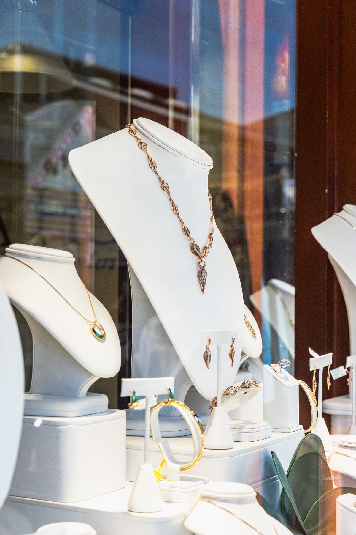 Jewellery Displays: Building an Autumn Window That Sells