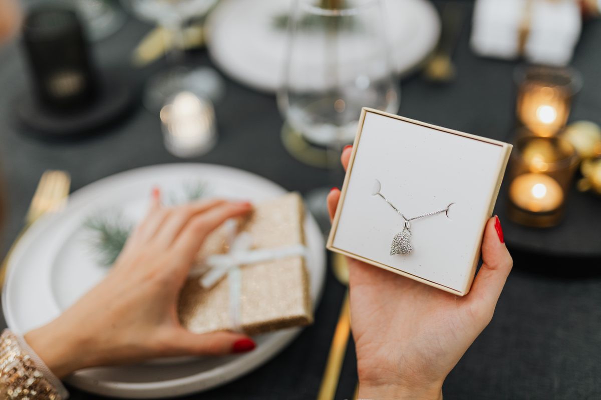 The Christmas Countdown for Jewellers: When to Order Your Packaging